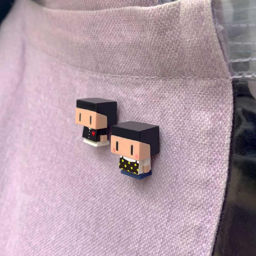 KIKAKUV Custom Brooch(2cm)